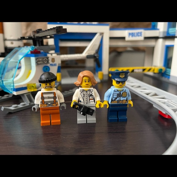 Lego City Sets (Police Station + Launch Control) - Picture 2 of 13
